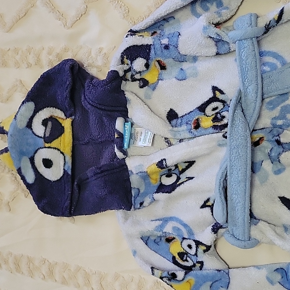 Bluey Robe Size 2T/3T - Picture 2 of 5